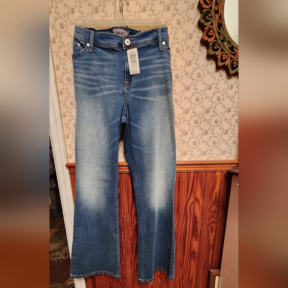 Torrid Luxe Slim Bootcut Size 20R, Slightly Distressed.